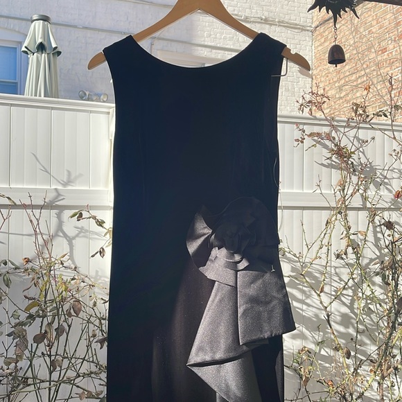 Jessica Howard - Women's Rosette Waterfall-Ruffle Gown Missy Size 6 - Picture 3 of 16